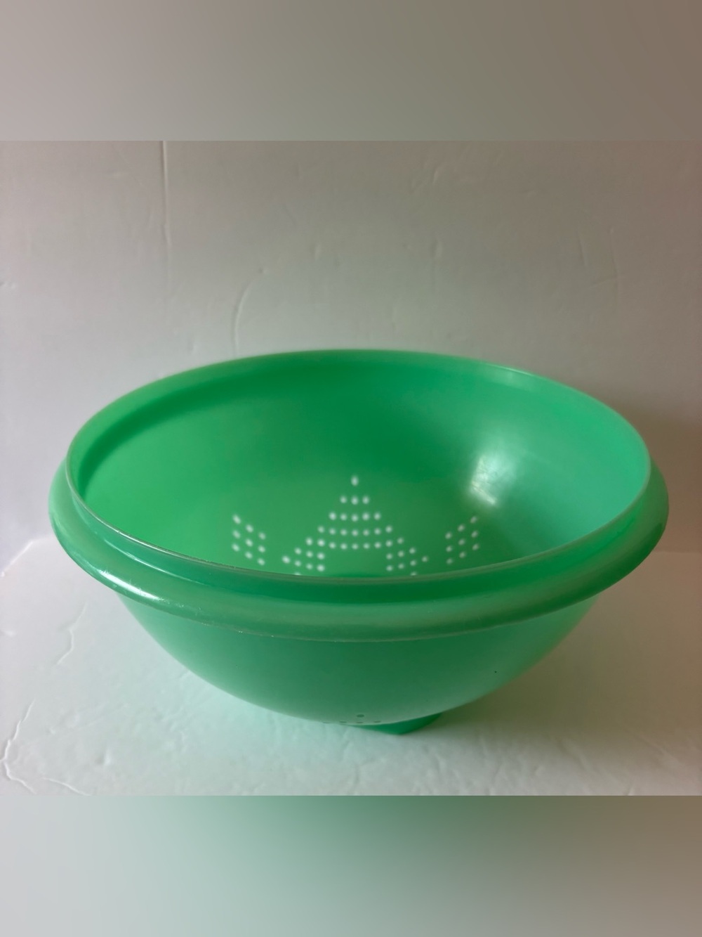 Tupperware Vintage Footed Colander Jadeite Green